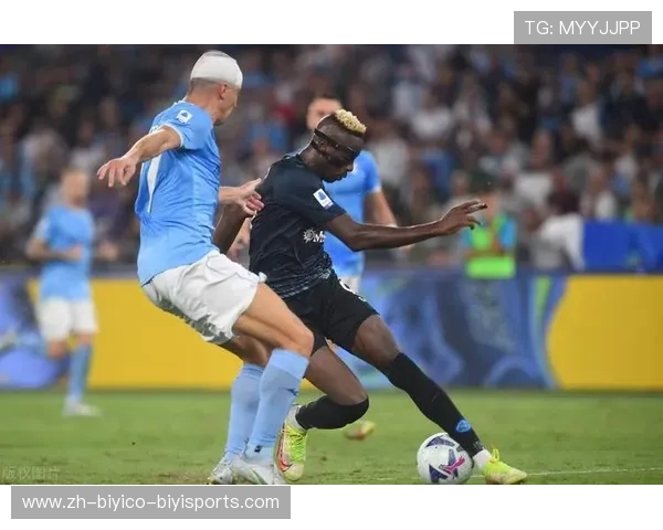 埃基蒂克尝试利物浦特色食物 痛苦面具下藏美味 逗趣反应引爆网络